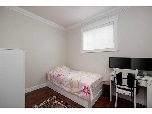 340 Fireweed Crescent, Fort Mcmurray, AB - Indoor Photo Showing Bedroom