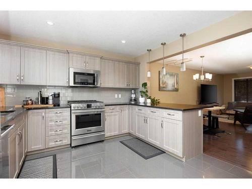 232 Comeau Crescent, Fort Mcmurray, AB - Indoor Photo Showing Kitchen With Upgraded Kitchen