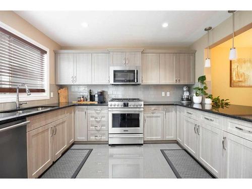 232 Comeau Crescent, Fort Mcmurray, AB - Indoor Photo Showing Kitchen