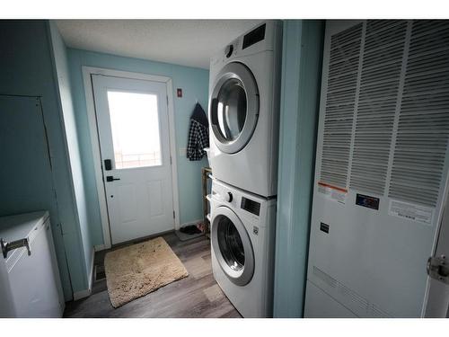 128 Mckinlay Crescent, Fort Mcmurray, AB - Indoor Photo Showing Laundry Room