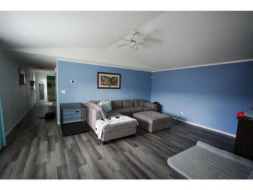 128 Mckinlay Crescent, Fort Mcmurray, AB - Indoor Photo Showing Living Room