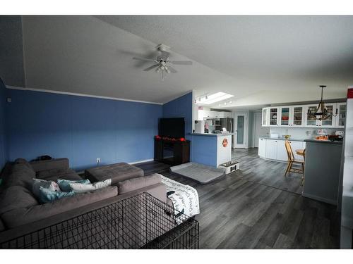 128 Mckinlay Crescent, Fort Mcmurray, AB - Indoor Photo Showing Living Room