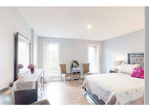 228 Warren Road, Fort Mcmurray, AB - Indoor Photo Showing Bedroom