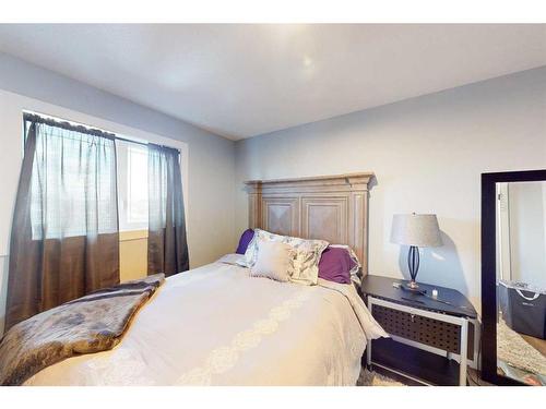 228 Warren Road, Fort Mcmurray, AB - Indoor Photo Showing Bedroom