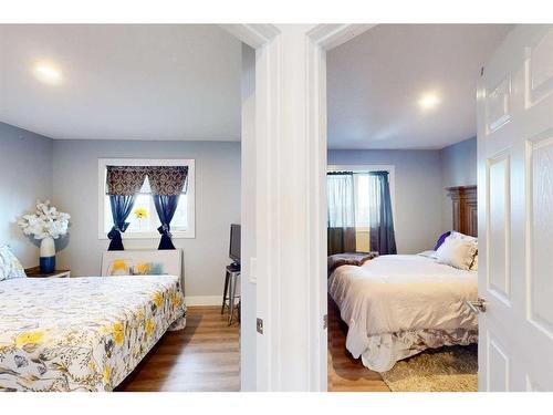 228 Warren Road, Fort Mcmurray, AB - Indoor Photo Showing Bedroom