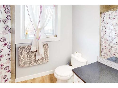 228 Warren Road, Fort Mcmurray, AB - Indoor Photo Showing Bathroom