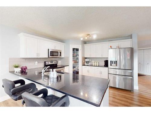 228 Warren Road, Fort Mcmurray, AB - Indoor Photo Showing Kitchen