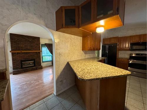 280 Beaton Place, Fort Mcmurray, AB - Indoor Photo Showing Kitchen