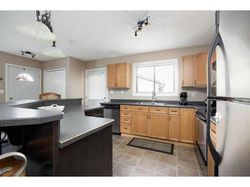 142 Grayling Crescent, Fort Mcmurray, AB - Indoor Photo Showing Kitchen