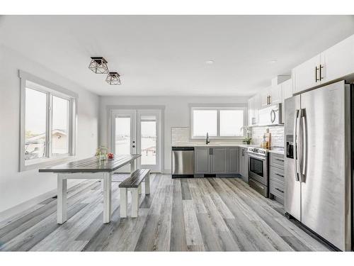 213 Sitka Drive, Fort Mcmurray, AB - Indoor Photo Showing Kitchen With Stainless Steel Kitchen With Upgraded Kitchen