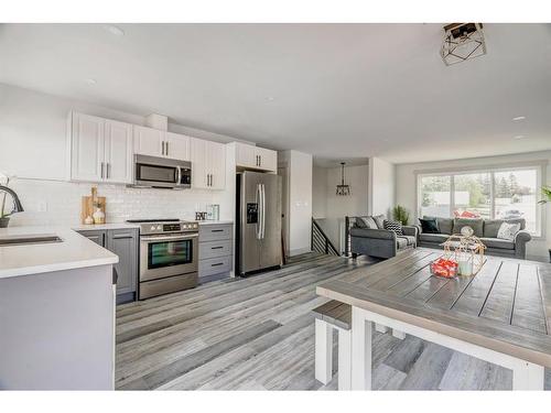 213 Sitka Drive, Fort Mcmurray, AB - Indoor Photo Showing Kitchen With Stainless Steel Kitchen