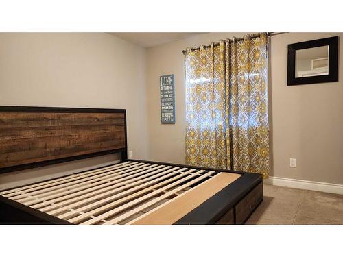 8-313 Millennium Drive, Fort Mcmurray, AB - Indoor Photo Showing Bedroom