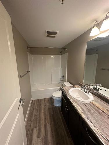 302-115 Denholm Gate, Fort Mcmurray, AB - Indoor Photo Showing Bathroom