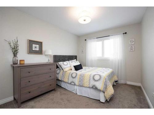 129 Robinson Lane, Fort Mcmurray, AB - Indoor Photo Showing Bedroom