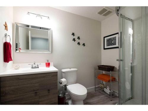 129 Robinson Lane, Fort Mcmurray, AB - Indoor Photo Showing Bathroom