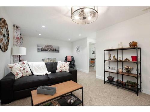 129 Robinson Lane, Fort Mcmurray, AB - Indoor Photo Showing Living Room