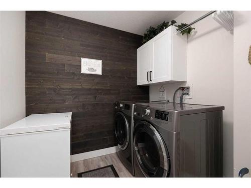 129 Robinson Lane, Fort Mcmurray, AB - Indoor Photo Showing Laundry Room