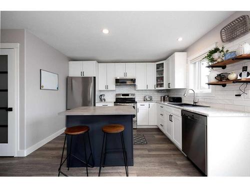 129 Robinson Lane, Fort Mcmurray, AB - Indoor Photo Showing Kitchen