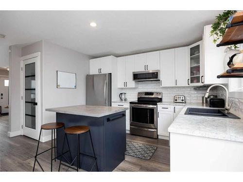 129 Robinson Lane, Fort Mcmurray, AB - Indoor Photo Showing Kitchen