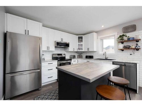 129 Robinson Lane, Fort Mcmurray, AB - Indoor Photo Showing Kitchen