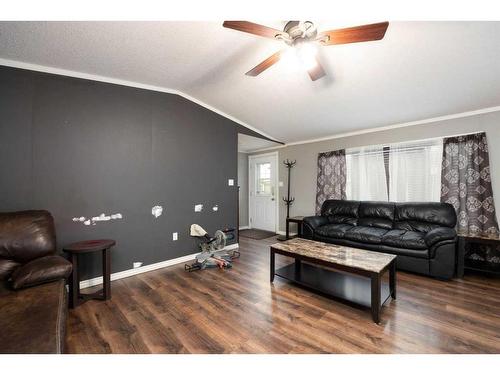 182 Cedar Street, Fort Mcmurray, AB - Indoor Photo Showing Living Room