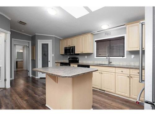 182 Cedar Street, Fort Mcmurray, AB - Indoor Photo Showing Kitchen With Double Sink