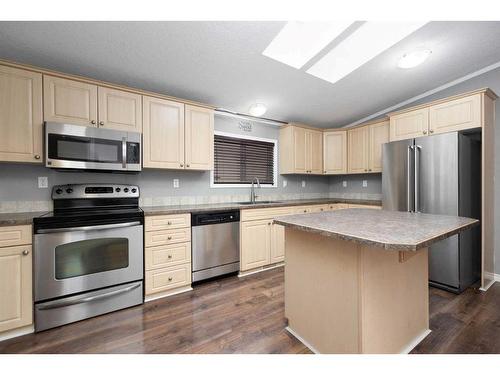 182 Cedar Street, Fort Mcmurray, AB - Indoor Photo Showing Kitchen