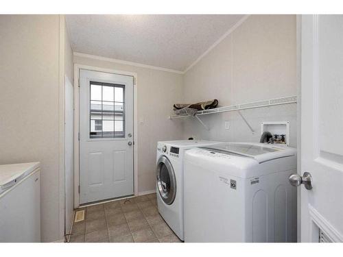 182 Cedar Street, Fort Mcmurray, AB - Indoor Photo Showing Laundry Room