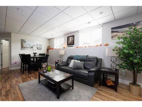 180 Mountain Avens Crescent, Fort Mcmurray, AB - Indoor Photo Showing Living Room