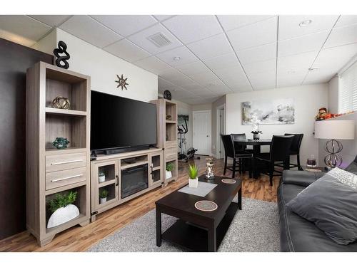 180 Mountain Avens Crescent, Fort Mcmurray, AB - Indoor Photo Showing Living Room