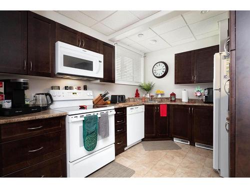 180 Mountain Avens Crescent, Fort Mcmurray, AB - Indoor Photo Showing Kitchen