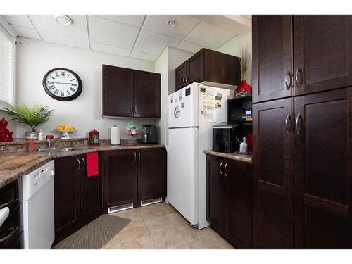 180 Mountain Avens Crescent, Fort Mcmurray, AB - Indoor Photo Showing Kitchen