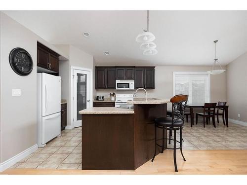 180 Mountain Avens Crescent, Fort Mcmurray, AB - Indoor Photo Showing Kitchen