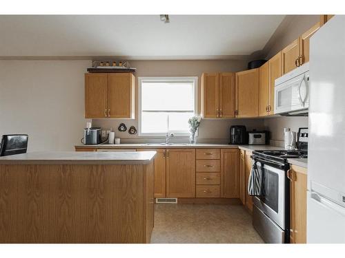 180 Webb Drive, Fort Mcmurray, AB - Indoor Photo Showing Kitchen