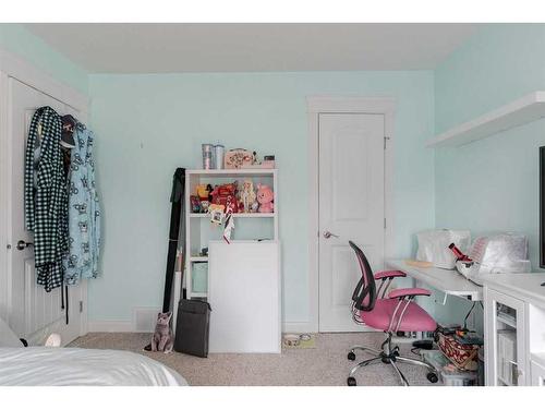 135 Crane Place, Fort Mcmurray, AB - Indoor Photo Showing Bedroom