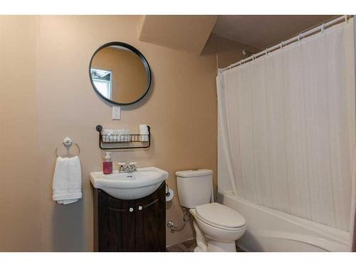 135 Crane Place, Fort Mcmurray, AB - Indoor Photo Showing Bathroom