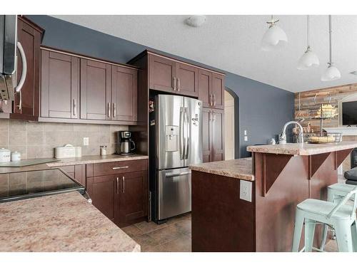 135 Crane Place, Fort Mcmurray, AB - Indoor Photo Showing Kitchen