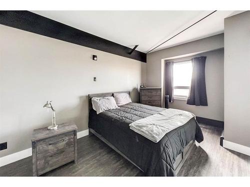 309-8026 Franklin Avenue, Fort Mcmurray, AB - Indoor Photo Showing Bedroom