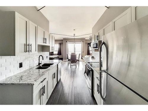 309-8026 Franklin Avenue, Fort Mcmurray, AB - Indoor Photo Showing Kitchen With Double Sink With Upgraded Kitchen