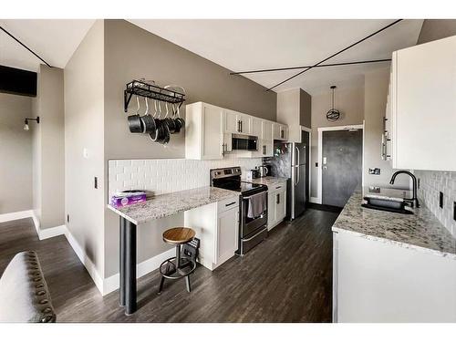 309-8026 Franklin Avenue, Fort Mcmurray, AB - Indoor Photo Showing Kitchen With Upgraded Kitchen