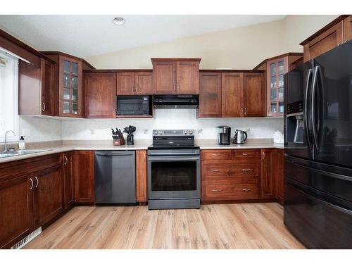 108 Swanson Crescent, Fort Mcmurray, AB - Indoor Photo Showing Kitchen