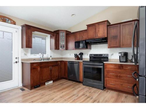 108 Swanson Crescent, Fort Mcmurray, AB - Indoor Photo Showing Kitchen