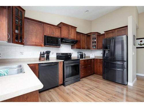 108 Swanson Crescent, Fort Mcmurray, AB - Indoor Photo Showing Kitchen With Double Sink