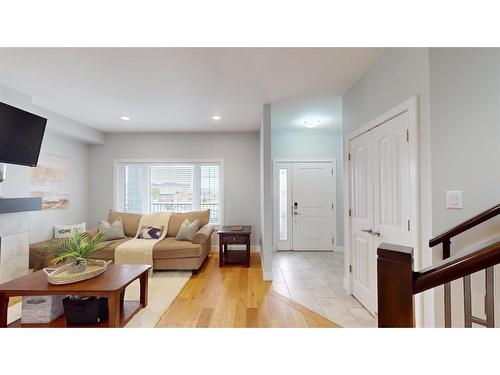 836 Athabasca Avenue, Fort Mcmurray, AB - Indoor Photo Showing Living Room