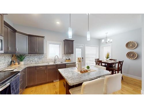 836 Athabasca Avenue, Fort Mcmurray, AB - Indoor Photo Showing Kitchen With Upgraded Kitchen