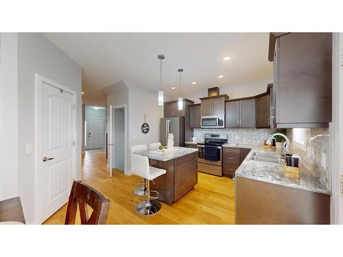 836 Athabasca Avenue, Fort Mcmurray, AB - Indoor Photo Showing Kitchen With Upgraded Kitchen