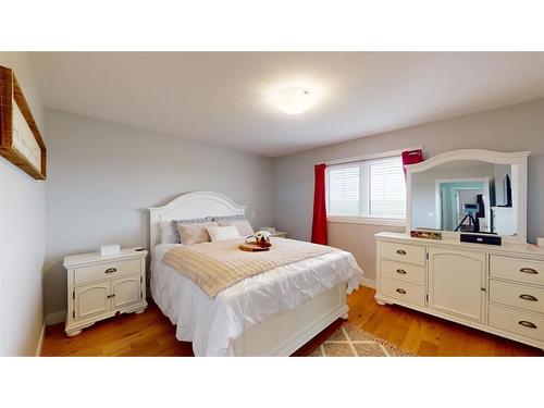 836 Athabasca Avenue, Fort Mcmurray, AB - Indoor Photo Showing Bedroom