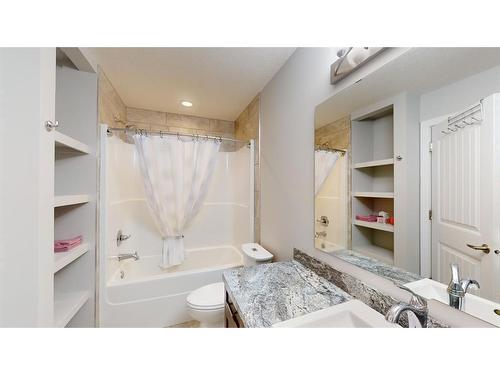 836 Athabasca Avenue, Fort Mcmurray, AB - Indoor Photo Showing Bathroom