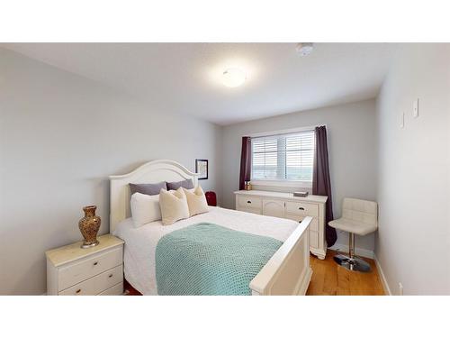 836 Athabasca Avenue, Fort Mcmurray, AB - Indoor Photo Showing Bedroom