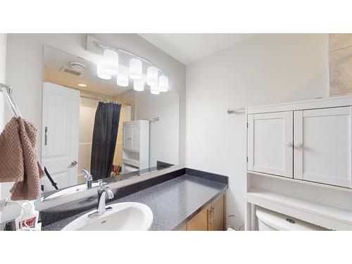 836 Athabasca Avenue, Fort Mcmurray, AB - Indoor Photo Showing Bathroom